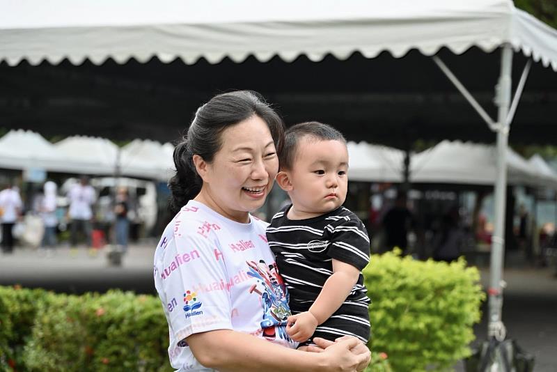 花蓮縣長徐榛蔚重視青年家庭養育及婦嬰健康照護議題，持續完善婦嬰照顧政策。