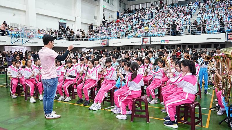 興嘉國小管樂團表演