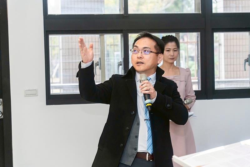 數位實驗高中校長陳彥宇致詞。