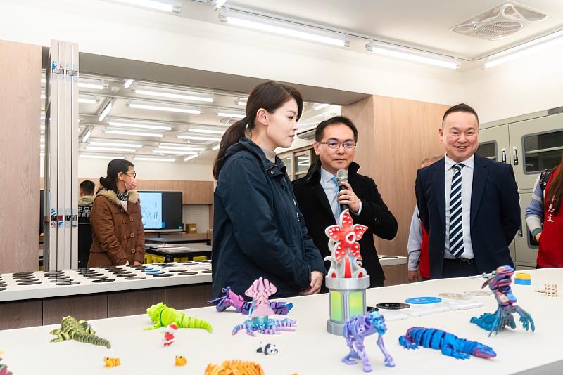 市長高虹安參訪校舍。