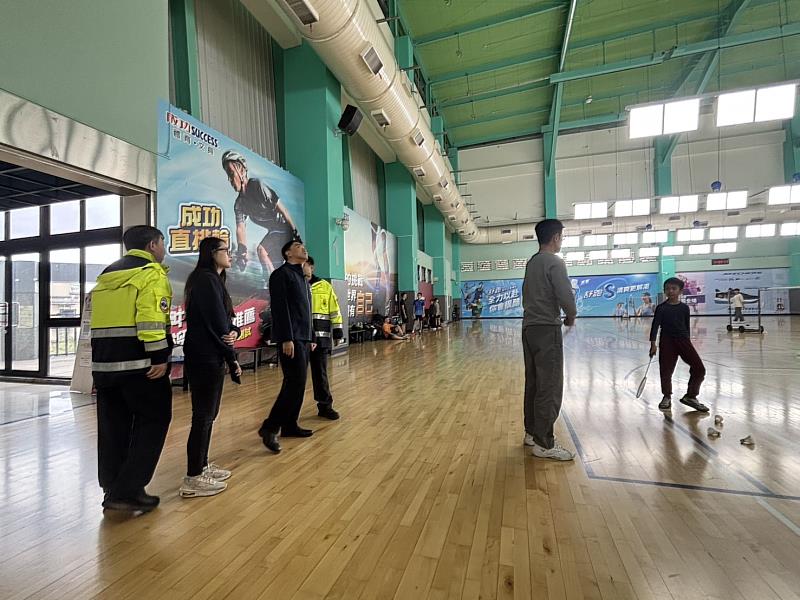 消防局長李世恭針對竹光運動中心等4處指標場所完成巡勘,確認公共安全結構。