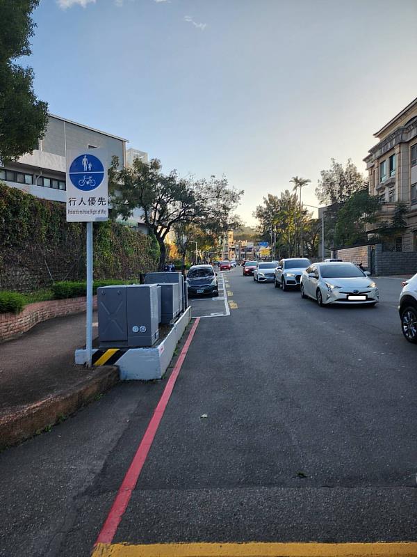 新竹市學府路115年1月1日起試辦「時段性禁止停車」措施。