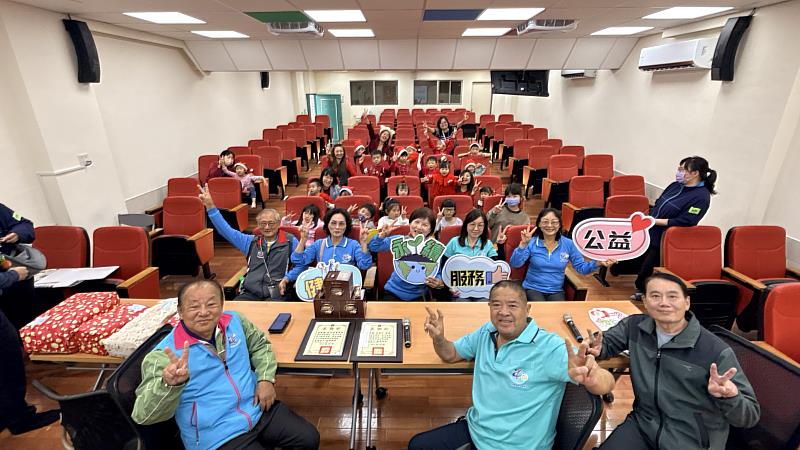 救國團臺南市團委會「聖誕佳節暖童心 送愛不缺席」公益活動