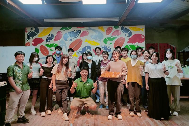 南大師資生走讀七股魚塭 認識產業與生態及偏鄉教育現場