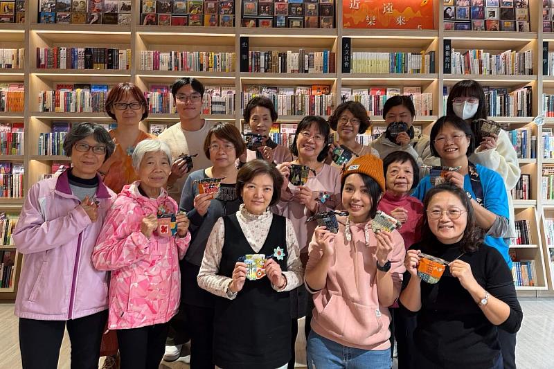 書店裡的織事集 南大青銀共學交織紡織工藝與生活記憶