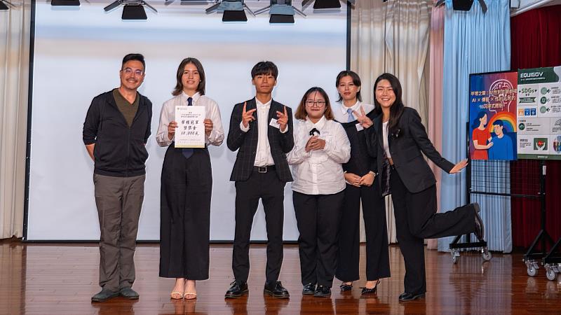 冠軍隊伍合照。