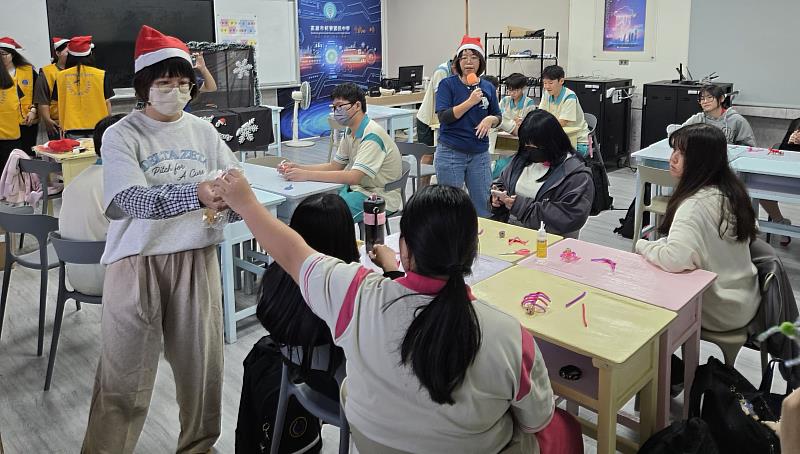 文藻USR團隊前進蚵寮 創意英語課程融入永續理念