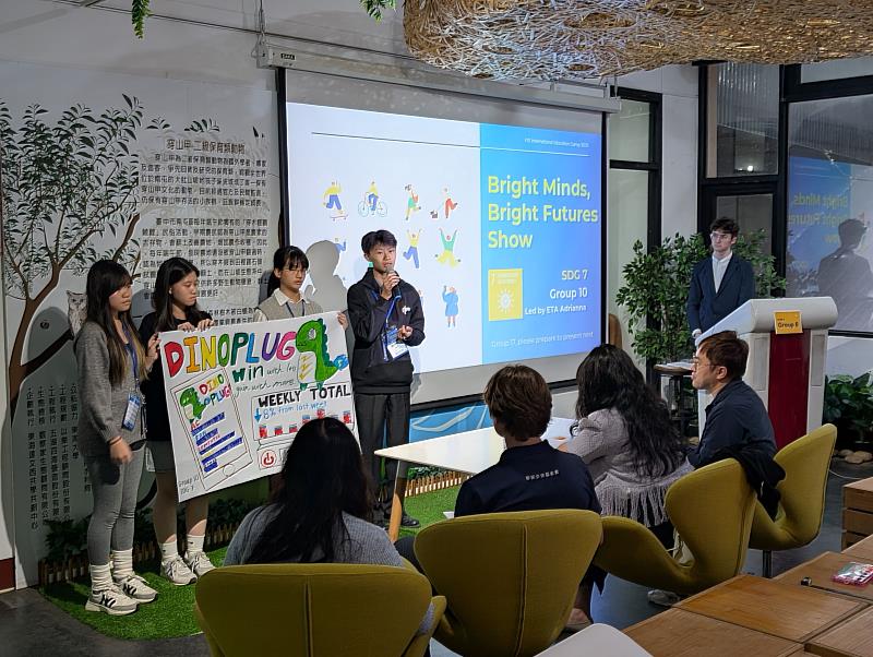 營隊採全英文教學，讓學員在美式教育思維的引導下，共同分析聯合國永續發展目標（SDGs）的重要議題。