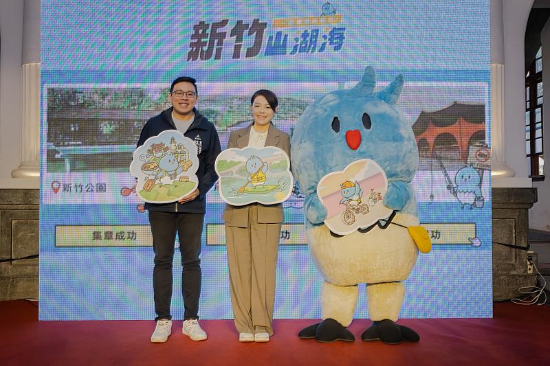 市長高虹安與城銷處長林昱志推廣「風城印記」數位集章活動。