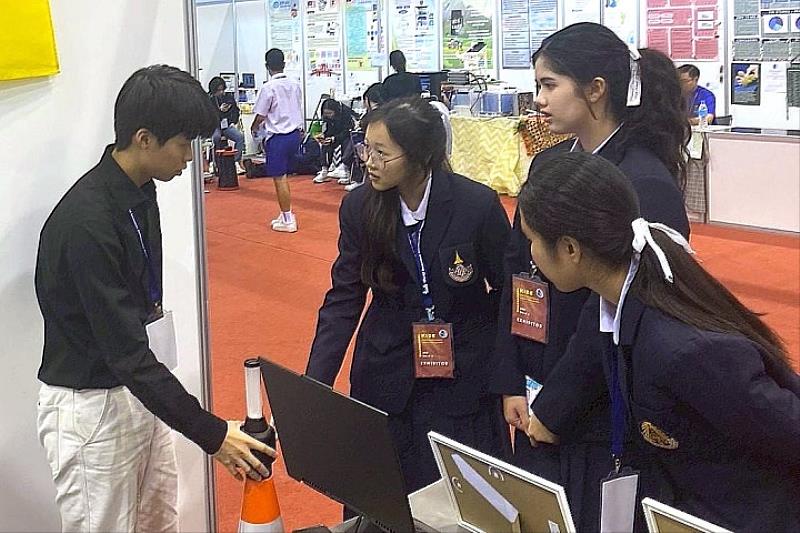 蔣究寅打造《LBL工作安全助手》，結合安全警示與太陽能技術，奪銀獎！