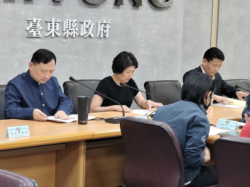 臺東縣12月份道安會報今召開,饒縣長指示落實執行跨年交通動線規劃疏導管制措施。