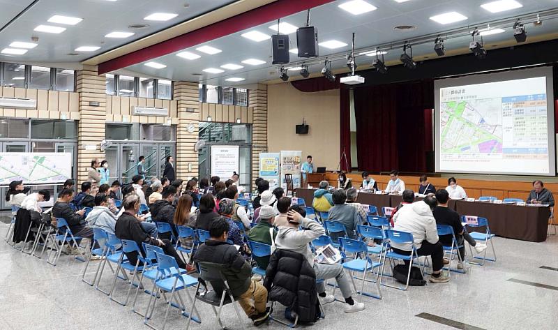 多名地主及市議員共同參與說明會。