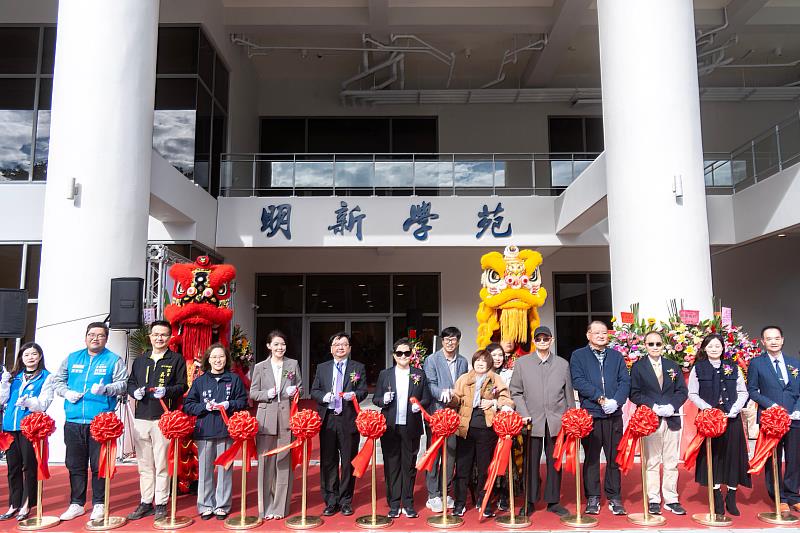 新竹縣明新科技大學宿舍「明新學苑」啟用，市長高虹安受邀出席。
