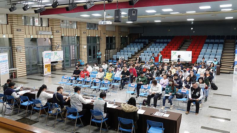 多名地主及市議員共同參與說明會。