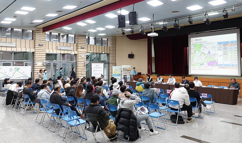 多名地主及市議員共同參與說明會。