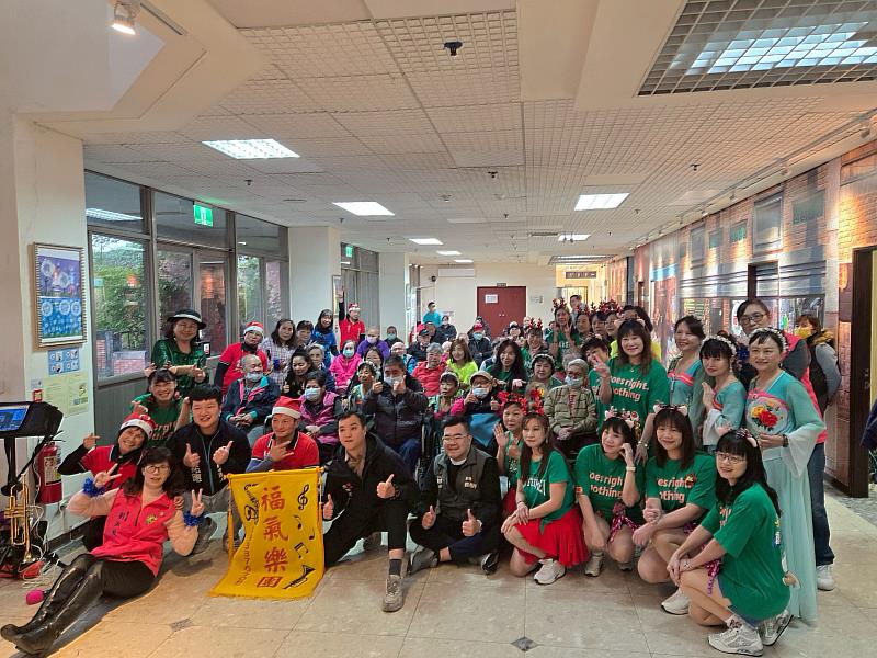 歲末送暖 溫馨滿溢 救國團基隆市中山區團委會仁愛之家節慶慰訪活動