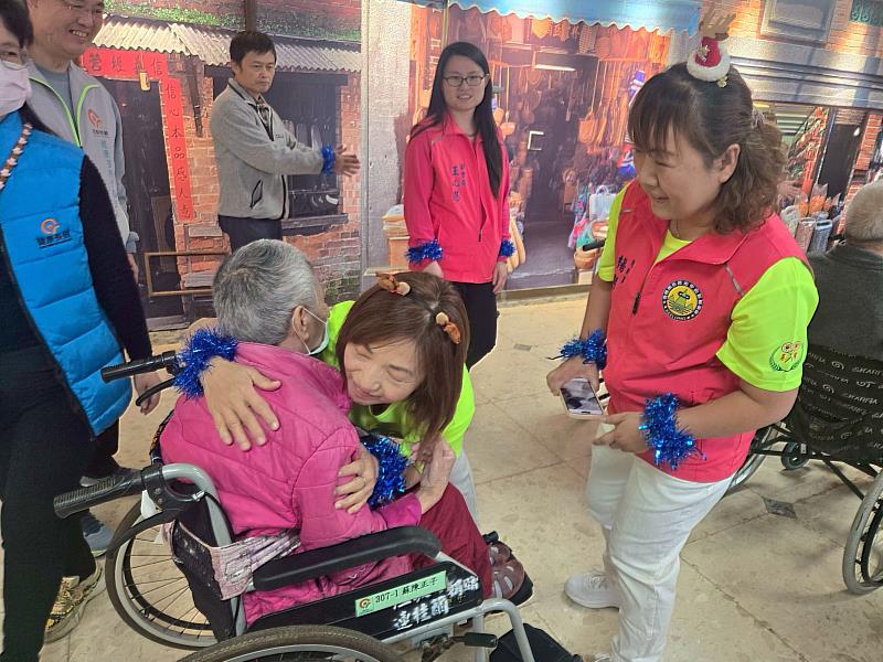 歲末送暖 溫馨滿溢 救國團基隆市中山區團委會仁愛之家節慶慰訪活動