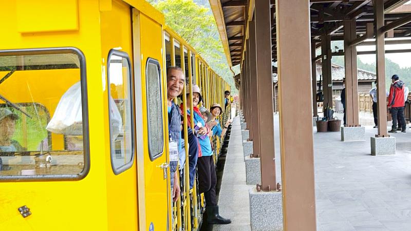體驗蹦蹦車趣