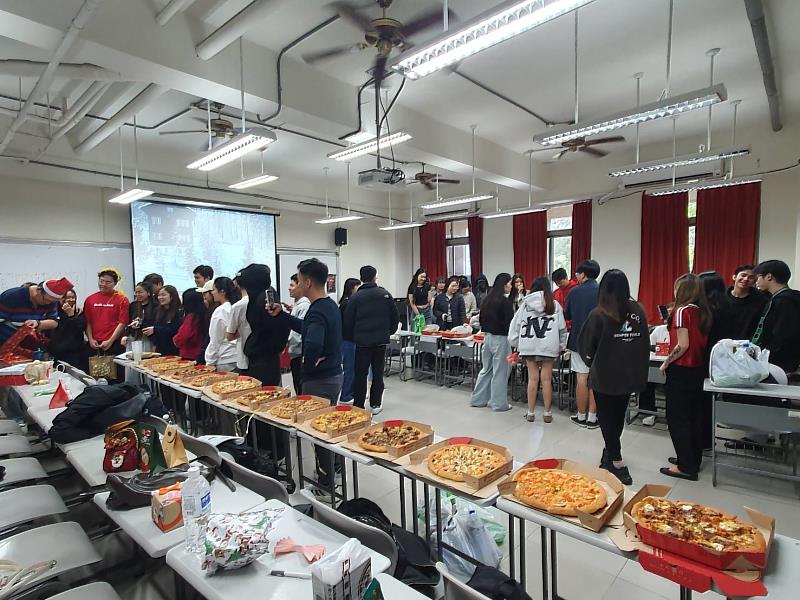 景文科大旅遊系海青班溫馨團聚 跨海情誼暖心頭