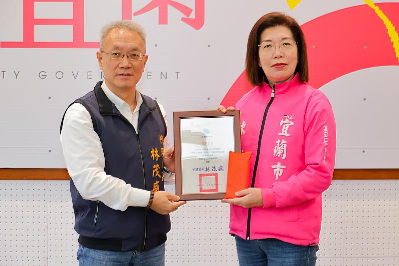 宜蘭市陳美玲市長受獎。