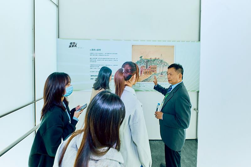 明（115）年適逢台電成立80週年，首波活動「電力未來式－114年台電綜合研究所研究試驗成果展」聚焦電力韌性、數位及淨零三軸轉型，分為「科技啟程站、電力守護網、創新加速區、永續共創場」四大展區，展出多達60項電力研究結晶，今日起於電幻1號所免費展出至2026年1月28日。