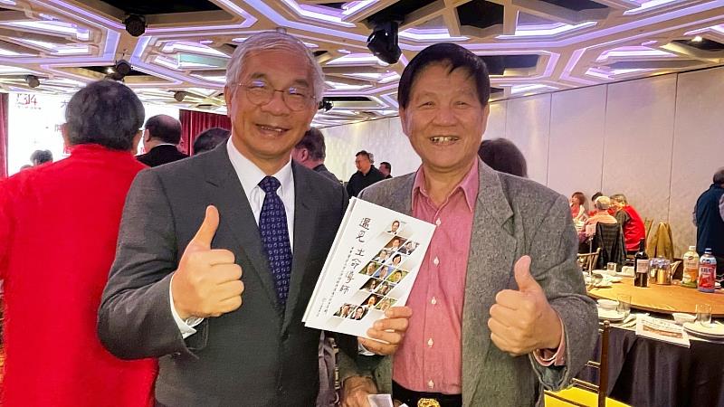 世新大學校長陳清河稱讚校友吳嵩山主任著作甚豐。