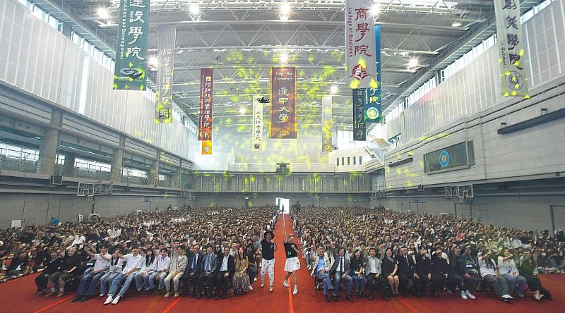 2025年逢甲大學新鮮人成長營近4,000位新生參與。
