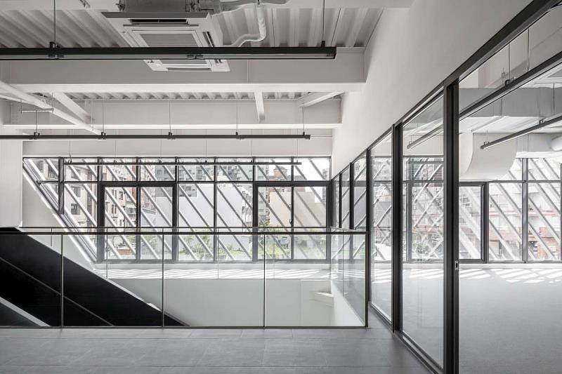 「香山綜合休閒運動館新建工程」獲行政院公共工程委員會第25屆「公共工程金質獎」建築類佳作肯定。