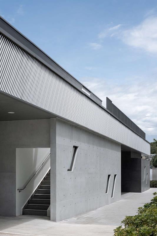 「香山綜合休閒運動館新建工程」獲行政院公共工程委員會第25屆「公共工程金質獎」建築類佳作肯定。