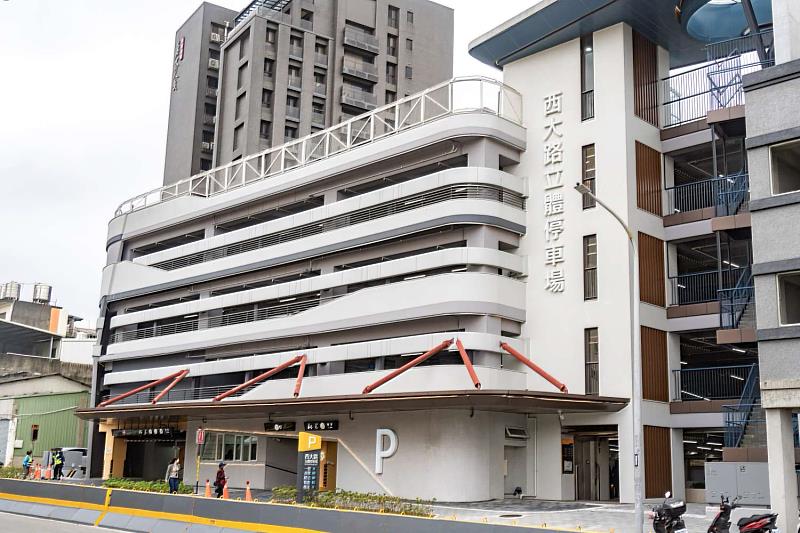 西大路立體停車場規劃地上4層、地下1層，可有效紓解周邊停車不足問題。