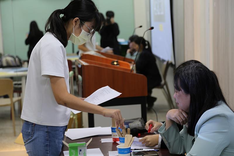 南大USR競賽以抽籤選題方式,考驗學生教學設計策略。