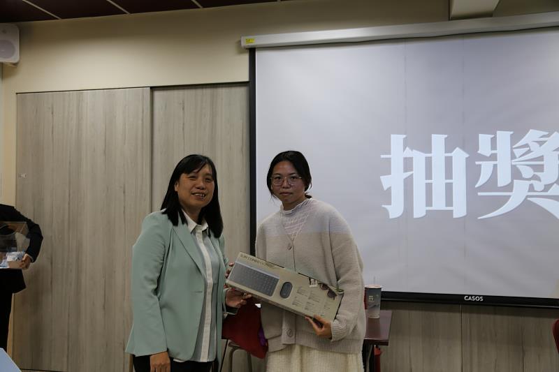 南大吳純萍老師抽出《創課解密》活動最大獎。