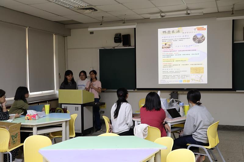 南大學生進行成果報告與心得分享，整理走讀市場的觀察與學習收穫。