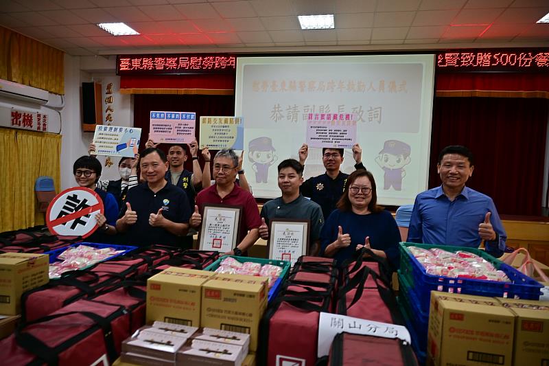 感謝警察守護家園 暖心在地商家跨年夜自發致贈慰勞品