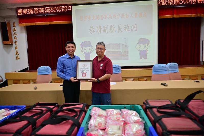 感謝警察守護家園 暖心在地商家跨年夜自發致贈慰勞品