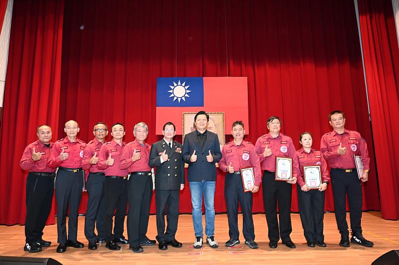 歲月見證榮耀，向資深義消夥伴致上最高敬意。