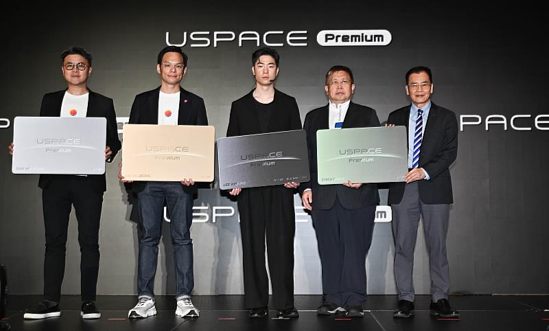 台灣大策略投資夥伴USPACE發表全球首創USPACE Premium,由USPACE執行長宋捷仁(中)、台灣大哥大總經理林之晨(左2)、台灣大哥大個人用戶事業群資深副總暨商務長林東閔(左1)、威剛創辦人暨董事長陳立白(右2)、奧思禮大中華區CEO陳楷植(右1)共同宣布正式上線。