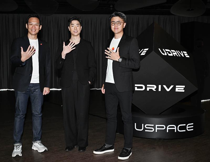 台灣大哥大深化Taiwan Mobility智慧移動生態，透過策略投資與科技賦能，將移動服務擴展為可規模化的生活解決方案。（由左至右：台灣大哥大總經理林之晨、USPACE執行長宋捷仁、台灣大個人用戶事業商務長暨USPACE執行董事林東閔）