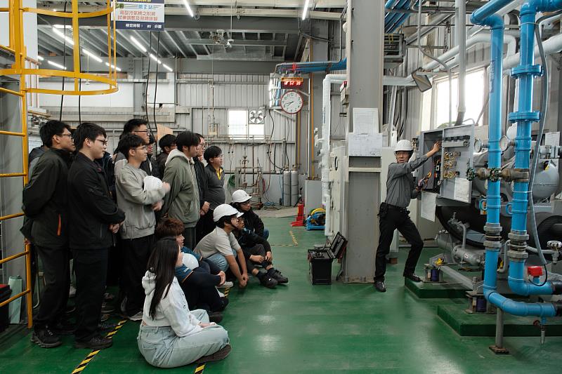 中信科大聚焦半導體與大健康產業，結合理論與實作課程學習環境。（圖/中信科大提供）