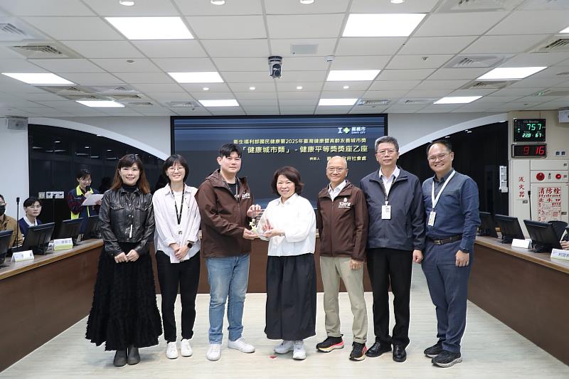 社會處以「嘉有社企城市新活力」榮獲健康城市類健康平等獎。