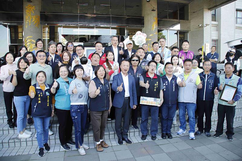 翁章梁頒114年商圈聯合購物節大獎 商圈表現亮眼獲肯定