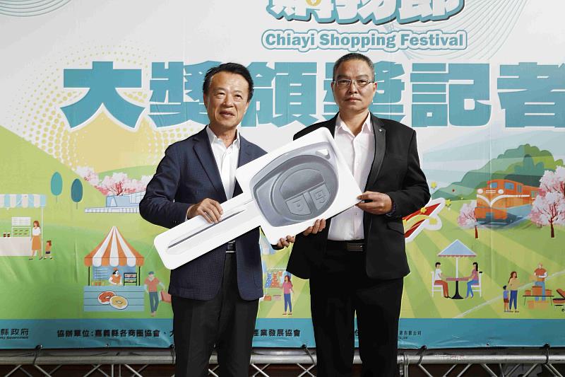 翁章梁頒114年商圈聯合購物節大獎 商圈表現亮眼獲肯定