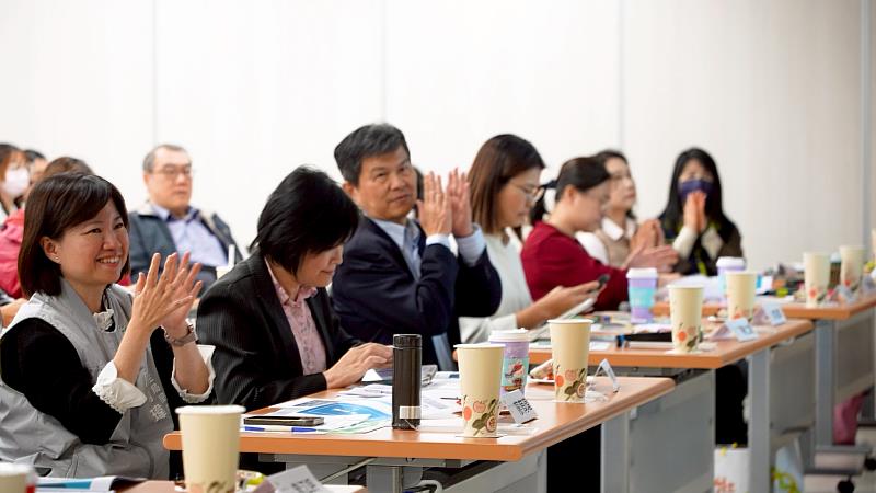 嘉義市推動AI長照3.0實證交流，分享代理型AI打造可複製照護新模式。