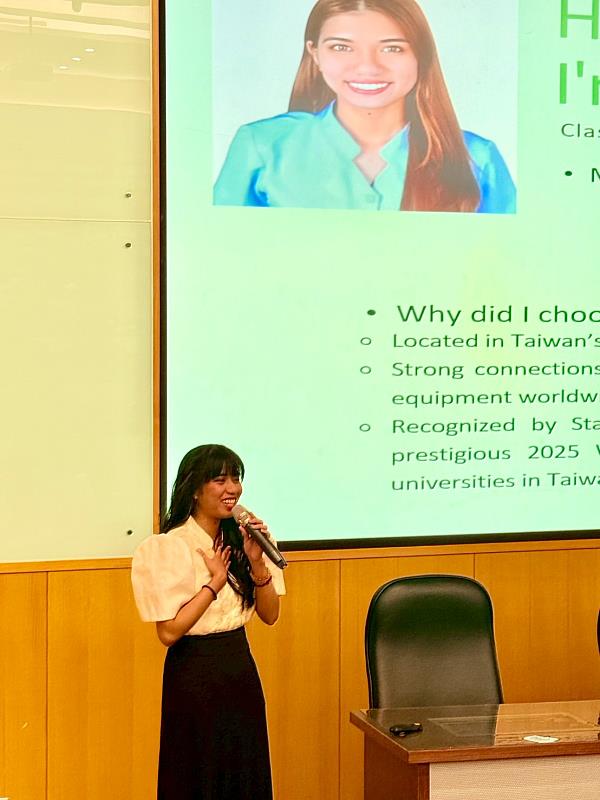 資管系菲律賓籍僑生杜雷昕分享學習經驗。