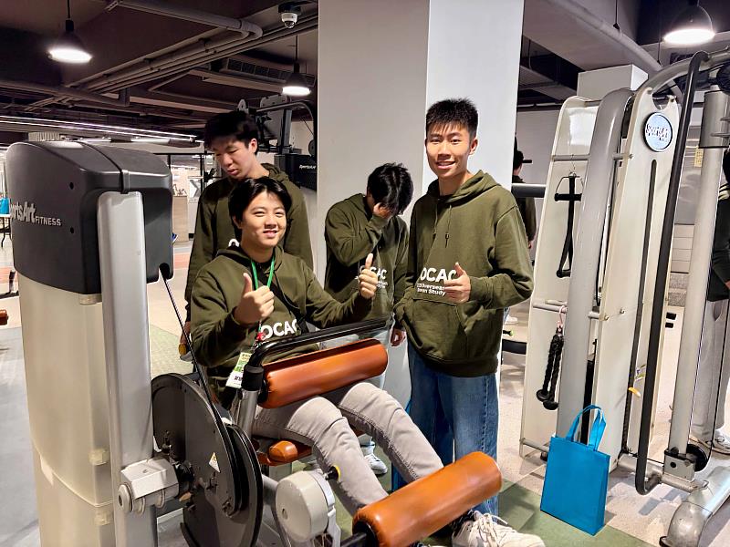 海外青年觀摩團參觀體適能中心。