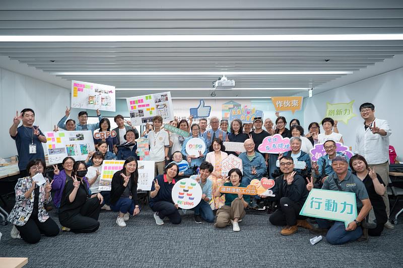 議題擾動工作坊成果發表圓滿落幕大合影。