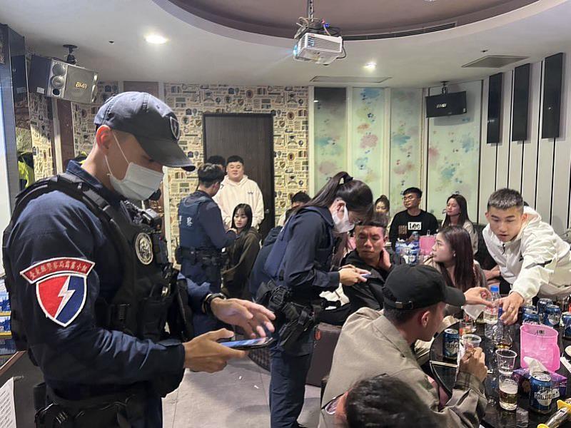 迎接2026不打烊！東警出擊提前部署各項勤務，全面維安。