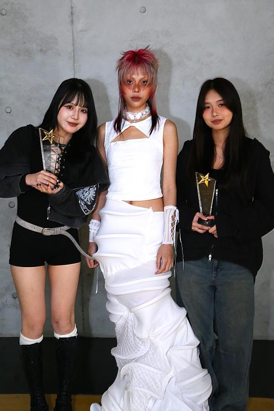 整體造型DA組冠軍則由文化大學二年級學生孫宇忻、蔡玥紜共同獲得，作品以「墮落天使」為主題。