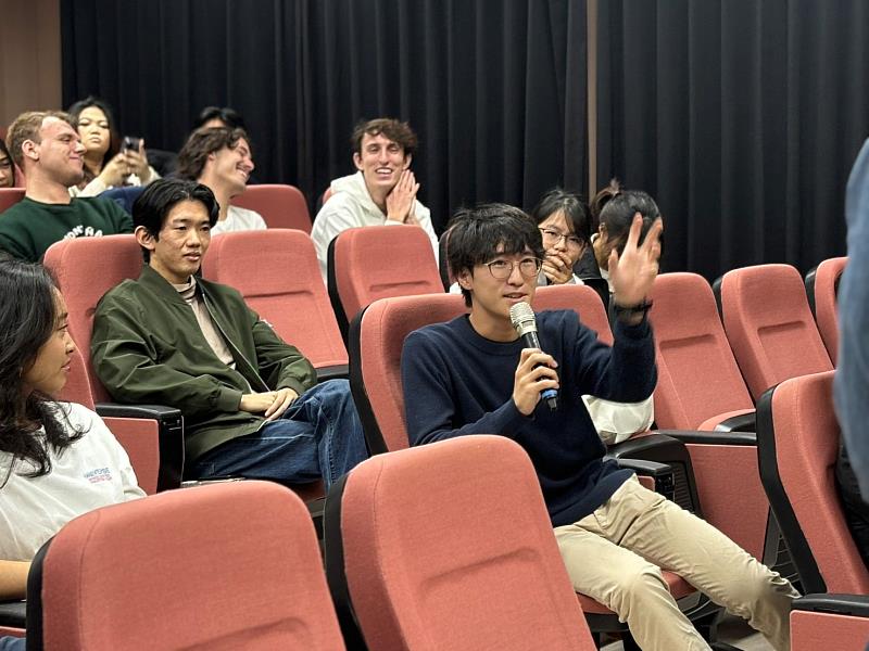 日本青山學院大學的交換生。