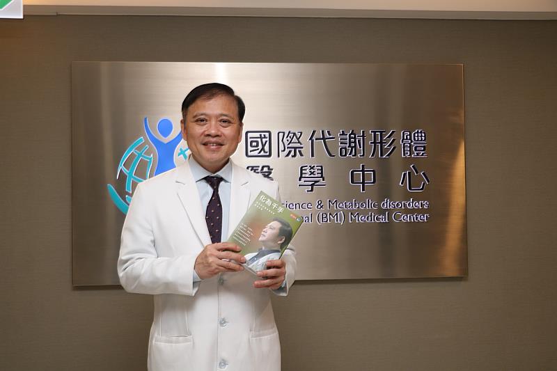 中醫大附醫黃致錕院長新書《化為千手：黃致錕的醫學創新與傳承之路》出版上架。
